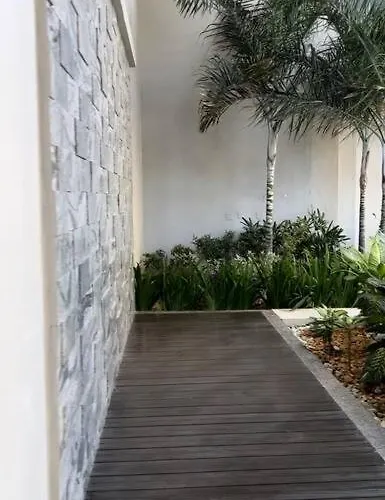 Uptown Bliss-modern 1br With Balcony In Bgc * Manila