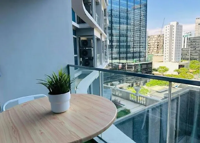 Uptown Bliss-modern 1br With Balcony In Bgc Apartamento Manila