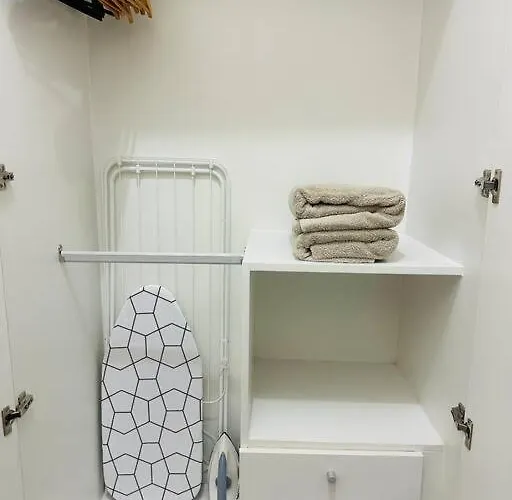 Uptown Bliss-modern 1br With Balcony In Bgc * Manila