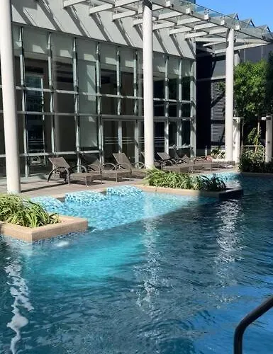 Uptown Bliss-modern 1br With Balcony In Bgc * Manila