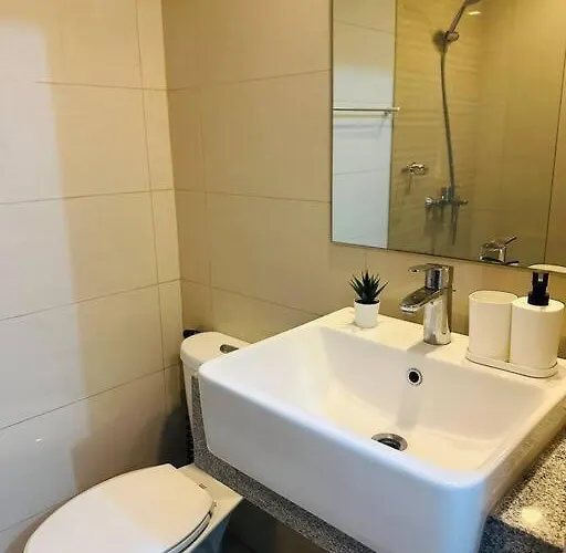 Uptown Bliss-modern 1br With Balcony In Bgc